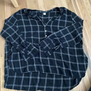 Old navy size L windowpane black top